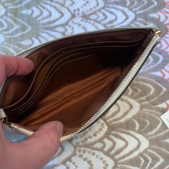 New Authentic Coach Leather Wristlet - Picture 4 of 5